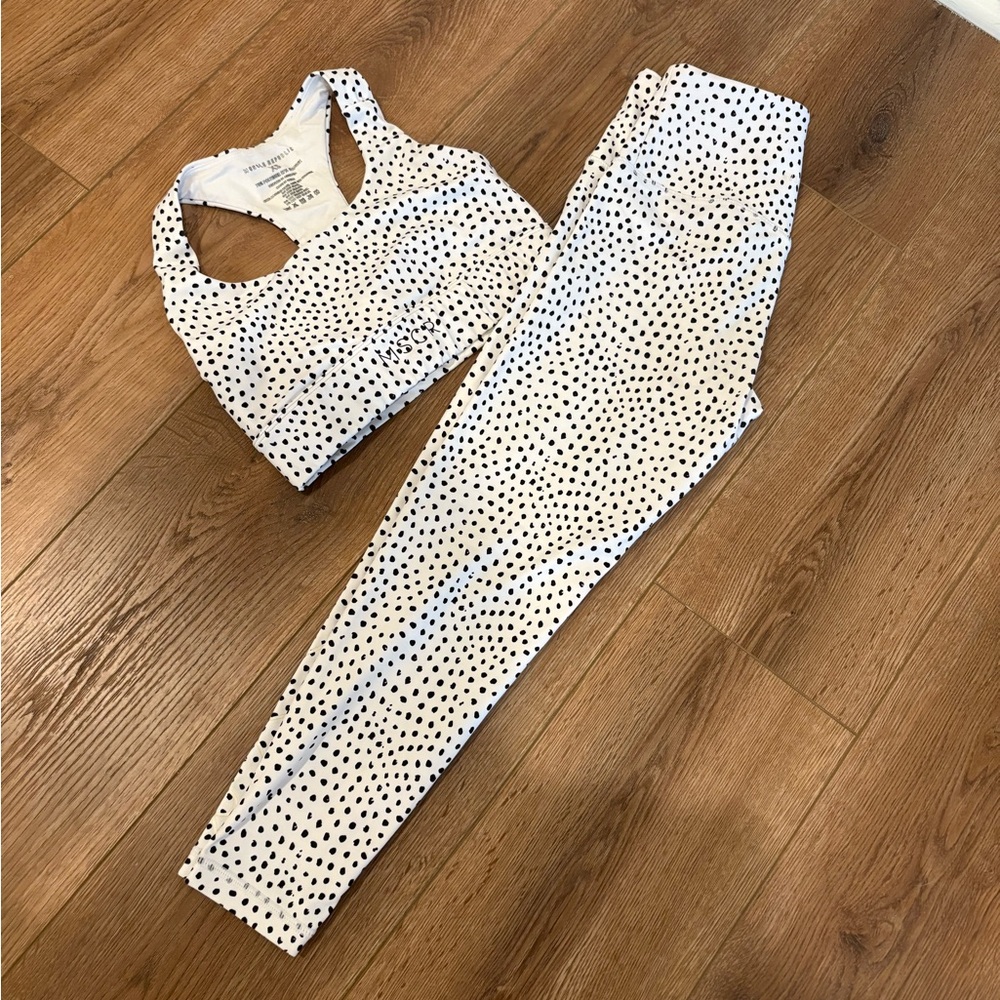 Muscle Republic Leggings and Sports Bra Set
